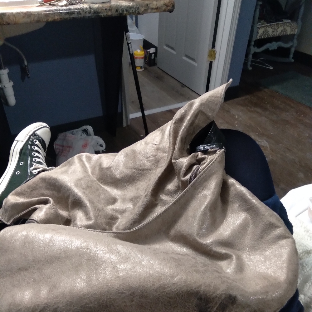 Medium leather purse